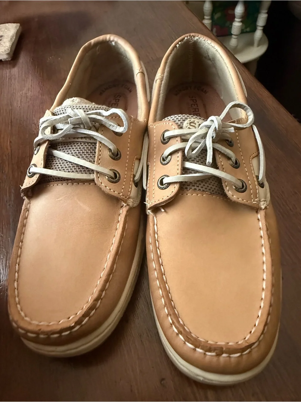 Sperry women’s Tan Leather Lace-Up Boat Shoes with White Laces